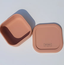 Load image into Gallery viewer, Silicone Snack Box Peach
